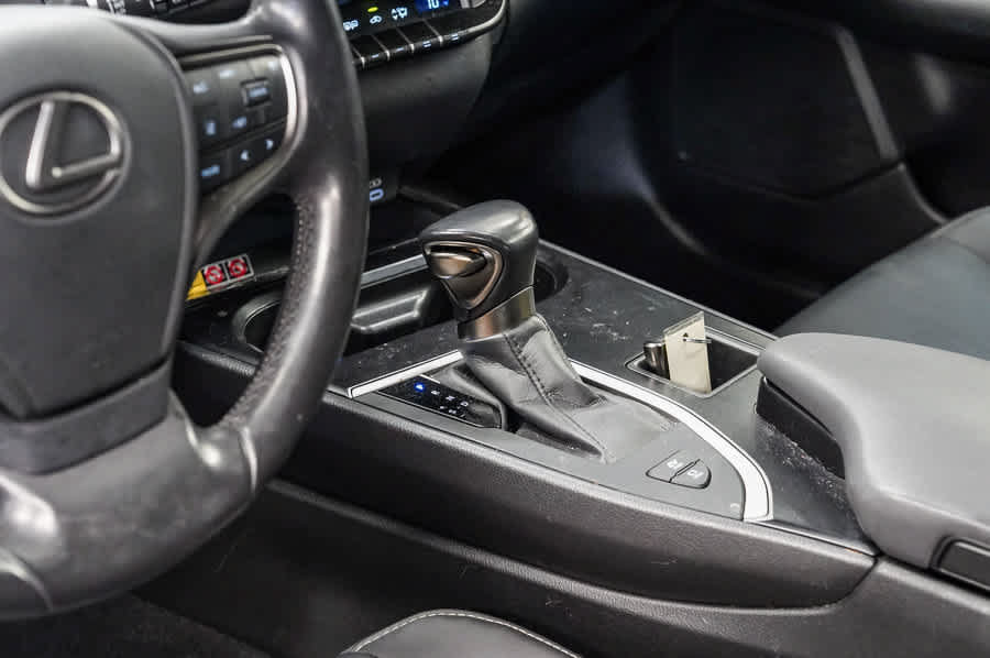 Used 2024 Lexus UX 250h FWD image 24