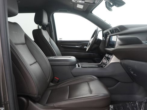 Used 2021 GMC Yukon XL Denali image 11