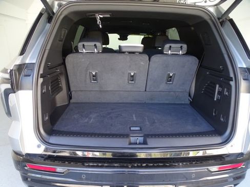 Used 2025 Chevrolet Traverse High Country w/ LPO, Floor Liner Package AWD/4WD image 21