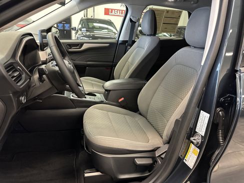 Certified 2022 Ford Escape SE w/ Cold Weather Package image 4