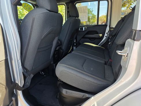 Used 2024 Jeep Wrangler Unlimited Sahara image 28