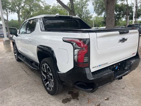 Used 2025 Chevrolet Silverado EV RST AWD/4WD image 4