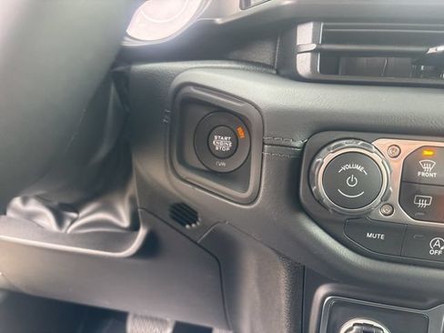 New 2026 Jeep Gladiator Rubicon w/ Technology Group AWD/4WD image 28