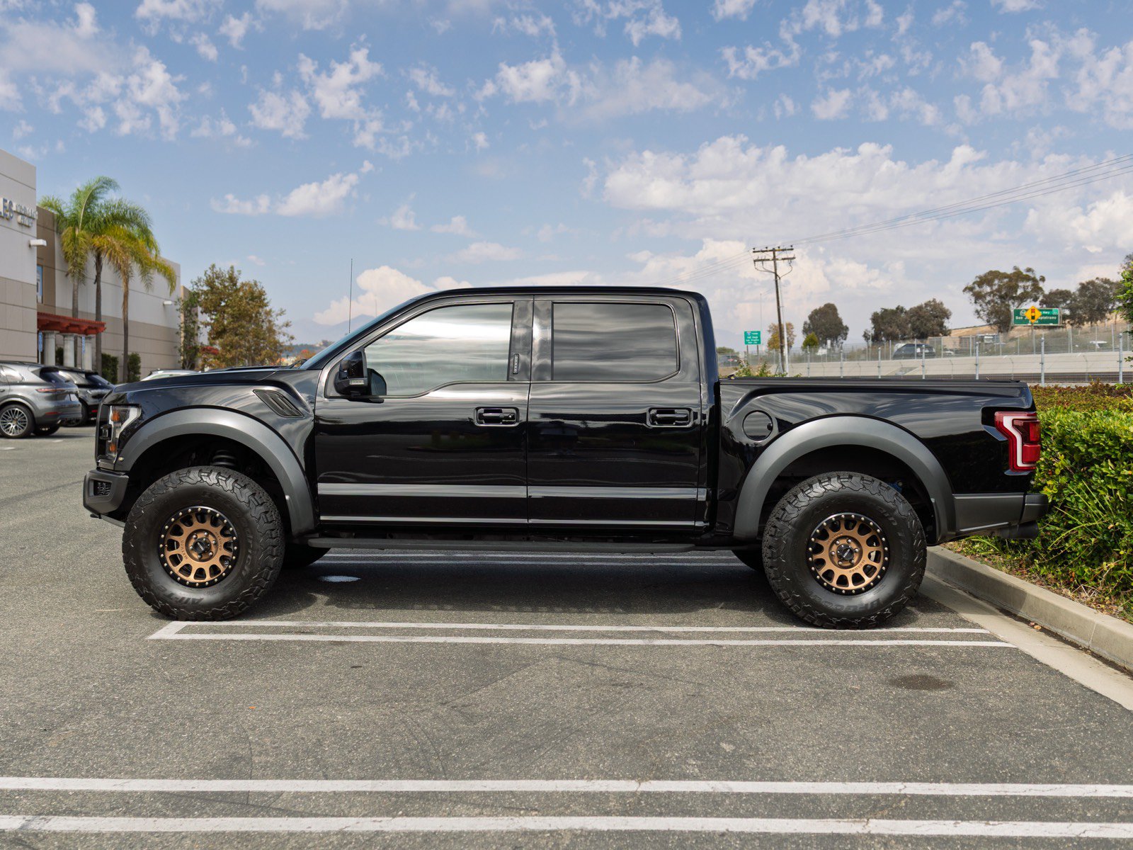 Used 2018 Ford F150 Raptor w/ Equipment Group 802A Luxury AWD/4WD image 8