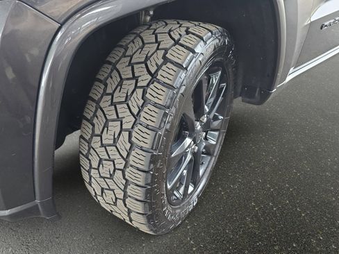 Used 2018 Jeep Grand Cherokee Altitude AWD/4WD image 35