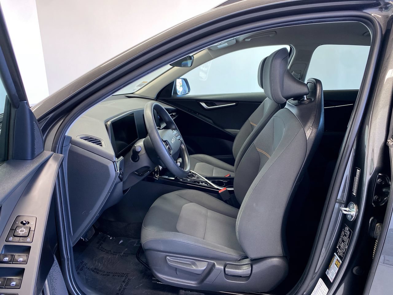 Certified 2025 Kia Niro LX FWD image 16