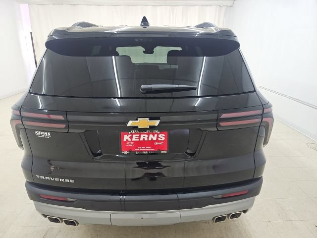 Used 2026 Chevrolet Traverse LT w/ Driver Confidence Package FWD image 5