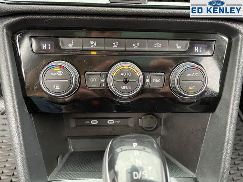 Used 2023 Volkswagen Taos SEL image 10