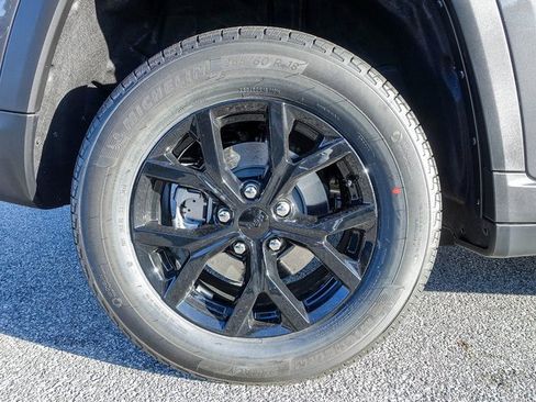 New 2025 Jeep Grand Cherokee Altitude image 20