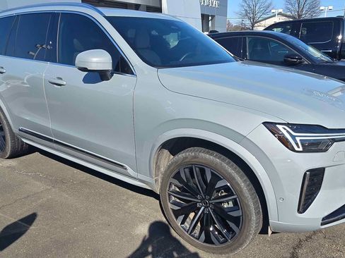 Used 2025 Volvo XC90 T8 Ultra w/ Protection Package Premier image 3