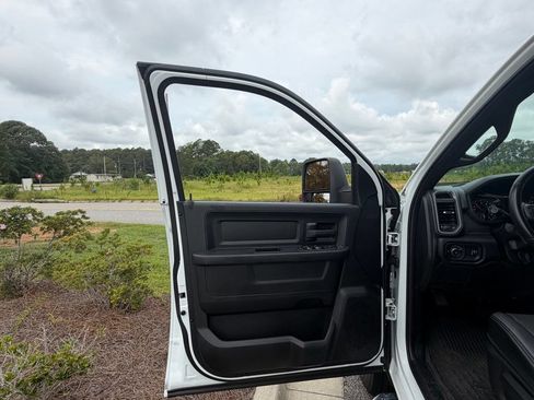 Used 2024 RAM 2500 Tradesman w/ Chrome Appearance Group RWD image 45