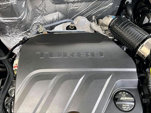 Used 2025 Chevrolet Trax LT image 30