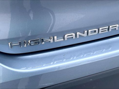 Used 2023 Toyota Highlander XLE AWD/4WD image 28