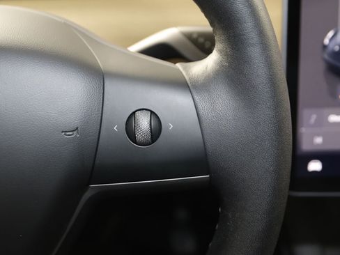 Used 2024 Tesla Model Y Long Range RWD image 33