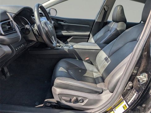 Used 2020 Toyota Camry XSE image 17