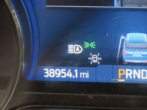 Used 2022 Ford Expedition XLT image 11