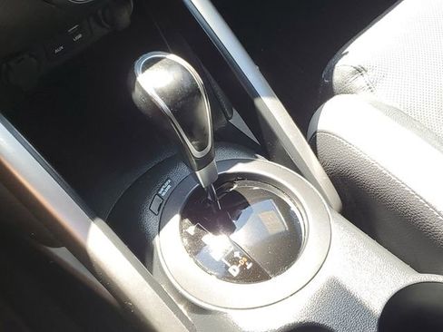 Used 2016 Hyundai Veloster Turbo FWD image 32