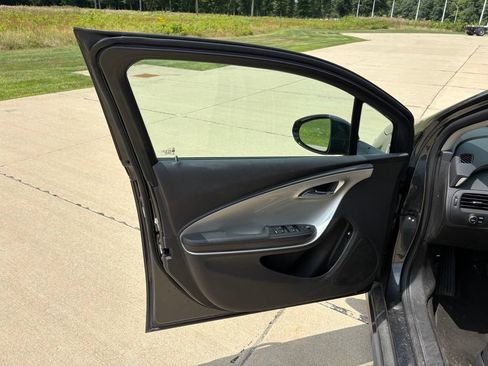 Used 2015 Chevrolet Volt Premium w/ Premium Trim Package FWD image 10