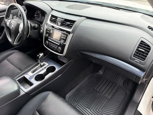 Used 2018 Nissan Altima 2.5 SR FWD image 9