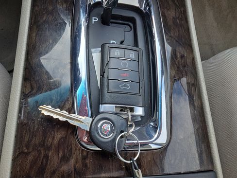 Used 2011 Cadillac DTS Luxury image 40