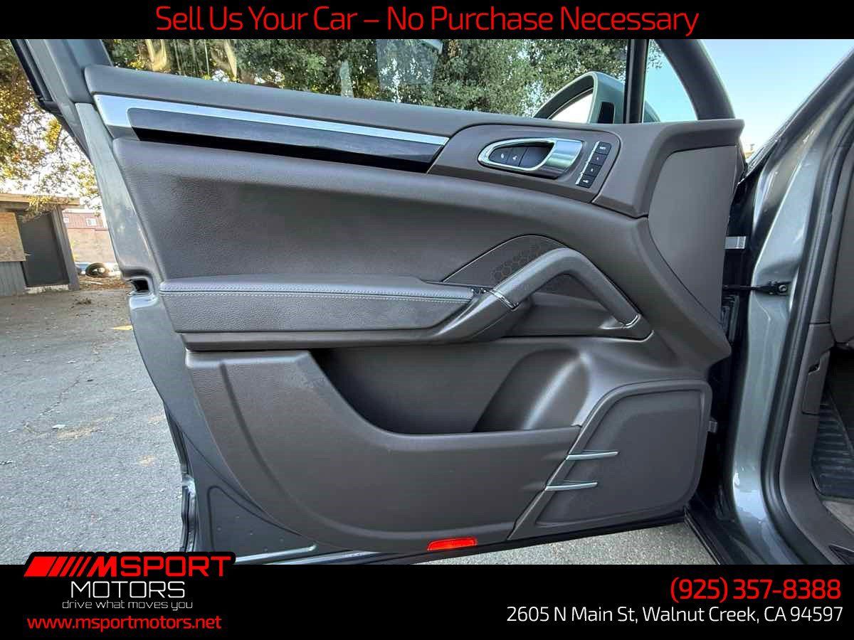 Used 2016 Porsche Cayenne AWD/4WD image 25