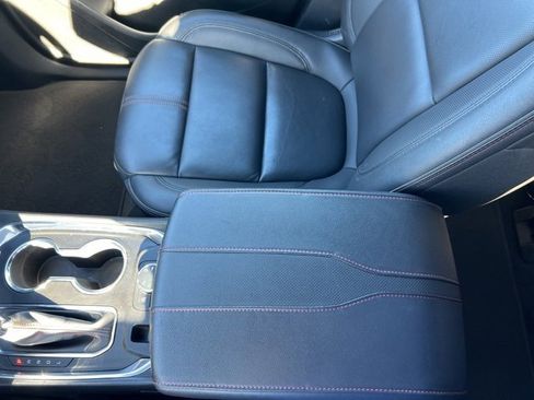 Used 2023 Chevrolet Traverse RS image 16