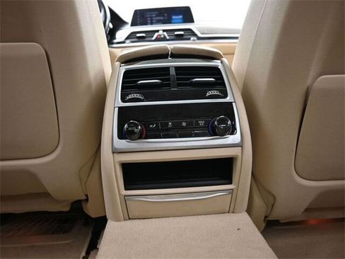 Used 2018 BMW 740i image 19