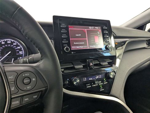 Used 2024 Toyota Camry SE w/ Convenience Package image 16