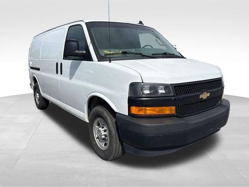Used 2021 Chevrolet Express 2500 w/ Driver Convenience Package RWD image 2