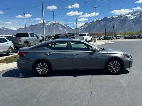 Used 2025 Nissan Altima 2.5 SV FWD image 26
