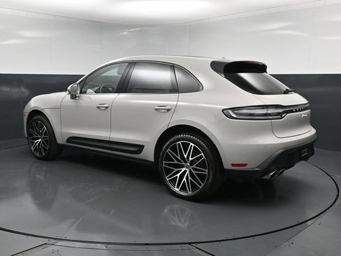 Certified 2025 Porsche Macan AWD/4WD image 3
