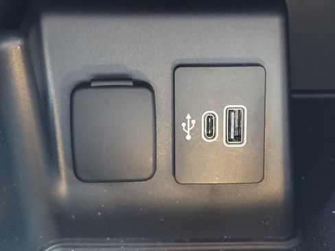 Used 2025 Ford Explorer Active RWD image 14