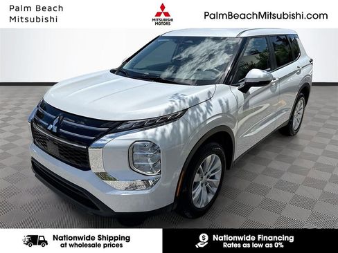 New 2026 Mitsubishi Outlander ES FWD image 1