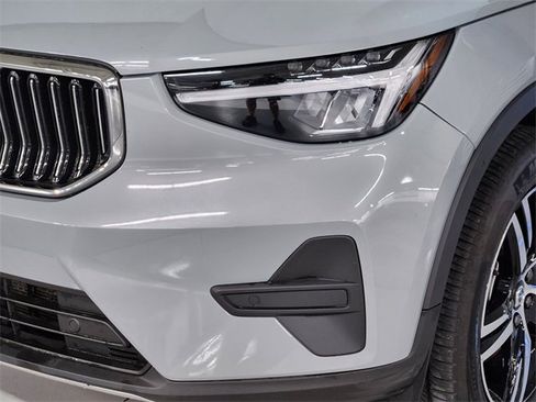 Used 2025 Volvo XC40 B5 Core image 12