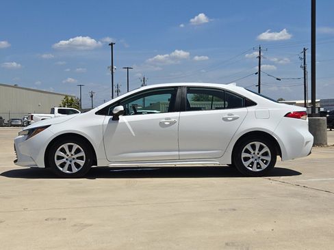 Used 2024 Toyota Corolla LE FWD image 2