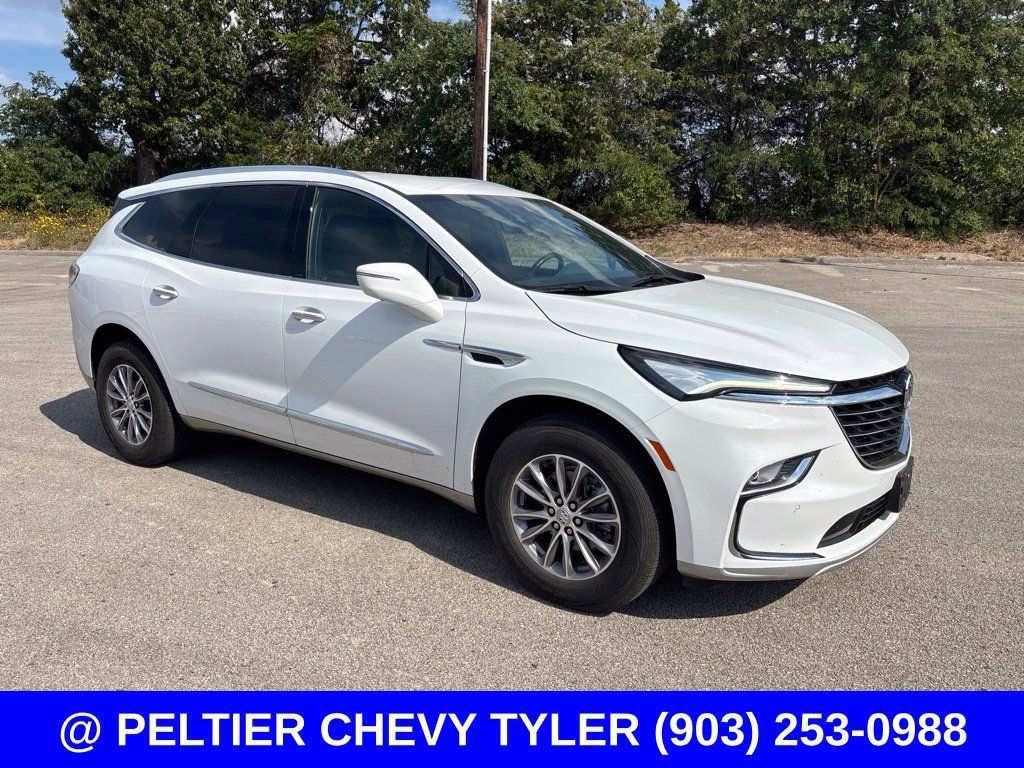 Used 2024 Buick Enclave Essence w/ Technology Package FWD image 1