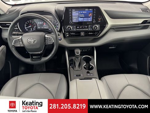 Used 2021 Toyota Highlander XLE image 25