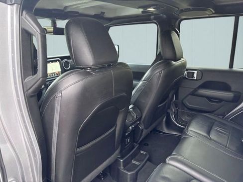 Used 2018 Jeep Wrangler Unlimited Sahara AWD/4WD image 27