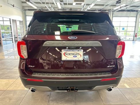 Used 2022 Ford Explorer XLT w/ Equipment Group 202A AWD/4WD image 16