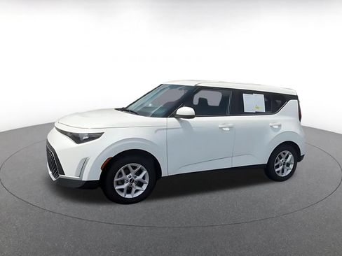 Used 2025 Kia Soul LX w/ LX Technology Package FWD image 8