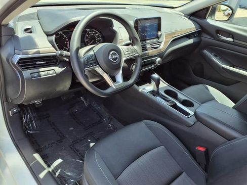 Used 2025 Nissan Altima 2.5 SV FWD image 28