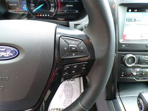 Used 2018 Ford Explorer XLT w/ Equipment Group 202A FWD image 34