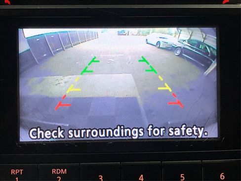 Used 2018 Nissan Titan SV image 29