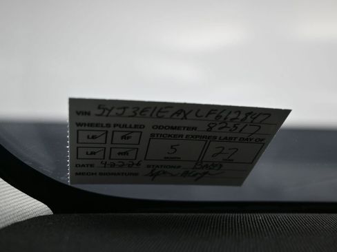 Used 2020 Tesla Model 3 Standard Range RWD image 9