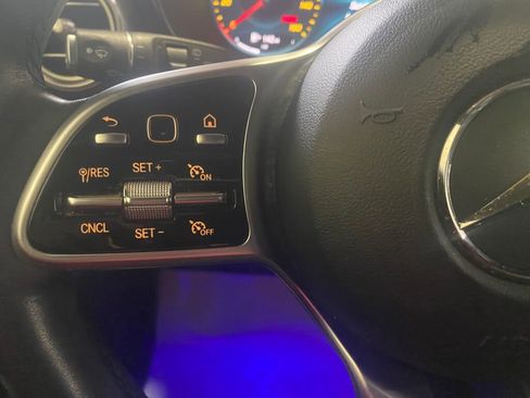 Used 2022 Mercedes-Benz GLC 300 GLC 300 image 9