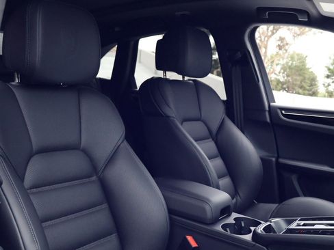 New 2026 Porsche Macan Turbo image 24