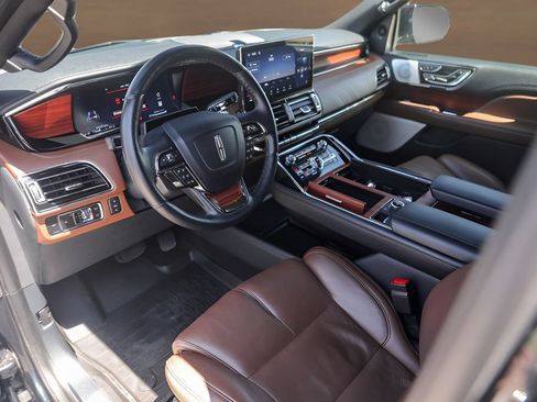 Used 2024 Lincoln Navigator Reserve AWD/4WD image 9