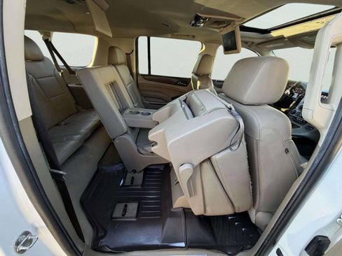 Used 2019 GMC Yukon XL SLT w/ Open Road Package AWD/4WD image 36