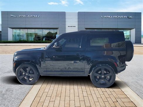 Used 2023 Land Rover Defender 90 X-Dynamic SE image 8