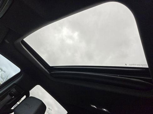 Used 2025 GMC Sierra 1500 AT4 w/ Technology Package AWD/4WD image 7